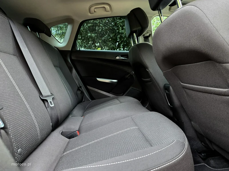 Opel Astra J 11