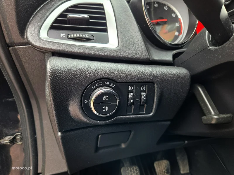 Opel Astra J 16