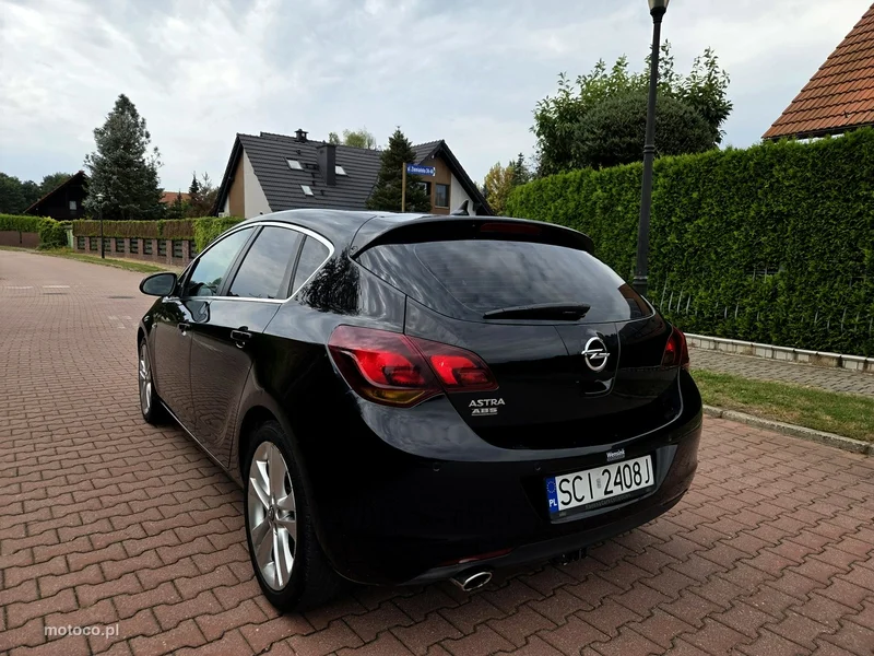 Opel Astra J 4