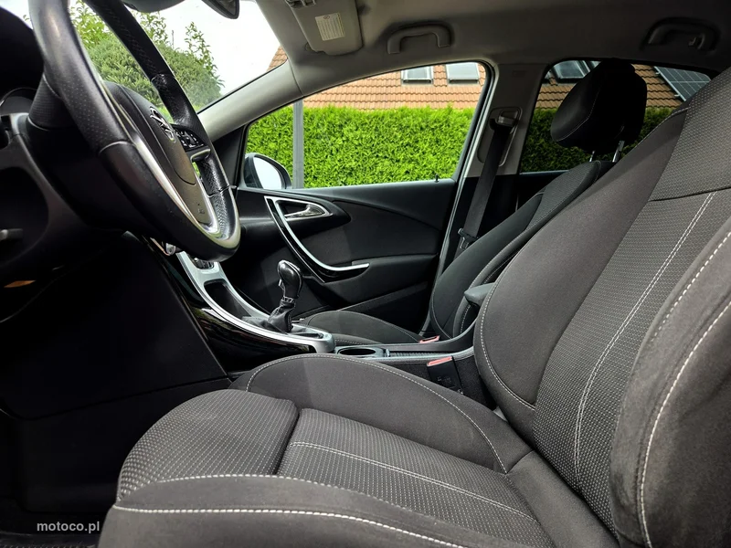 Opel Astra J 8