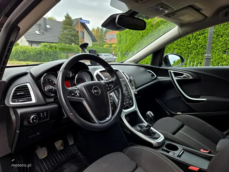 Opel Astra J 9