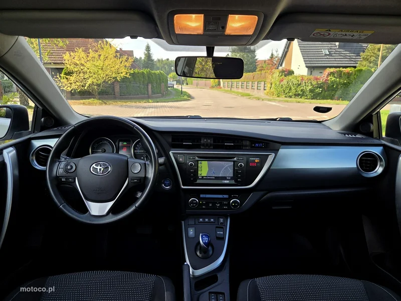 Toyota Auris E180 13