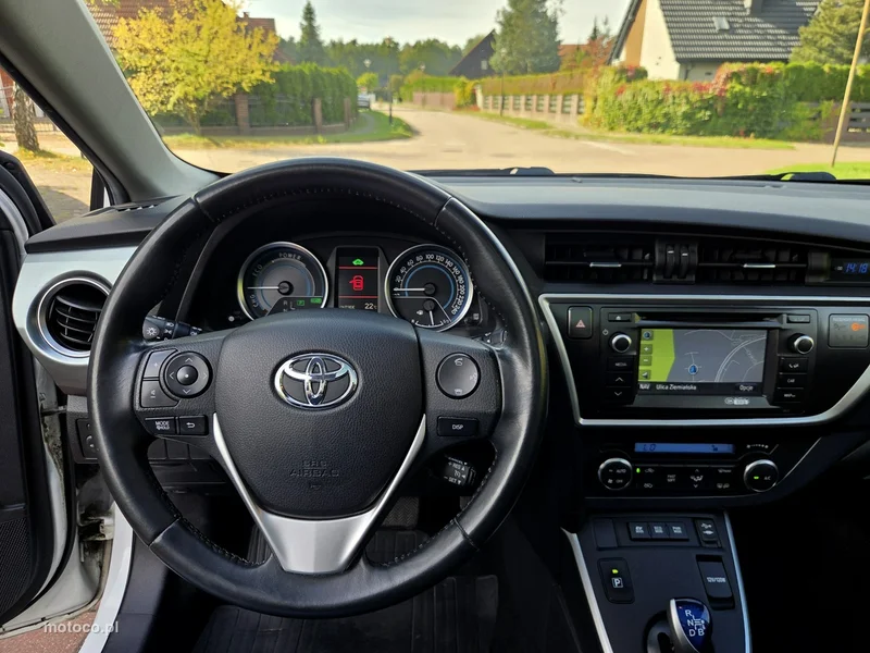 Toyota Auris E180 14