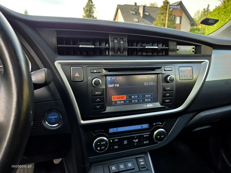 Toyota Auris E180 15