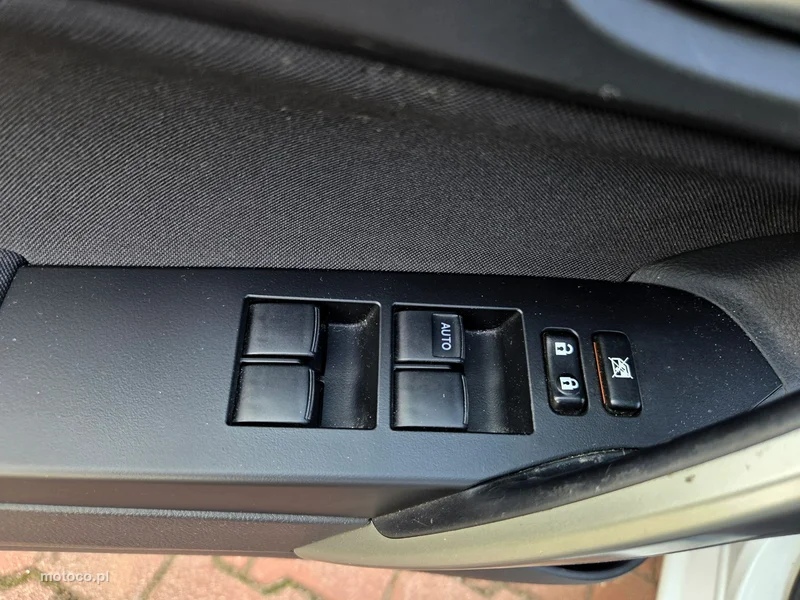 Toyota Auris E180 16