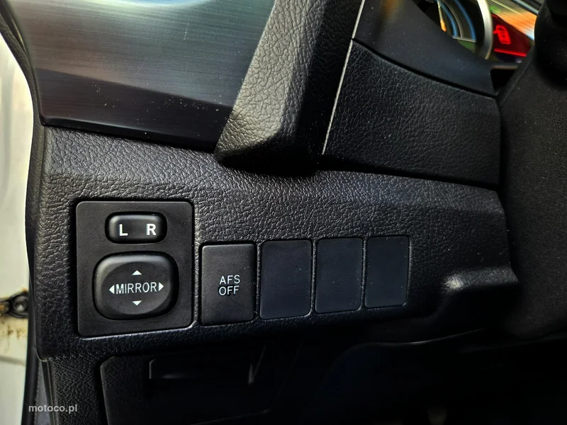 Toyota Auris E180 17