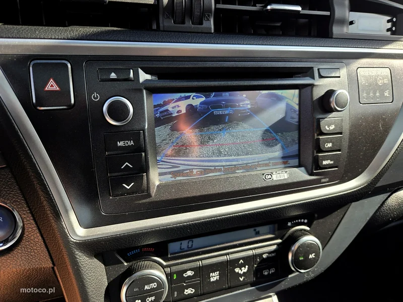 Toyota Auris E180 19