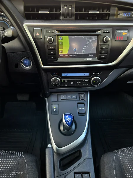 Toyota Auris E180 21