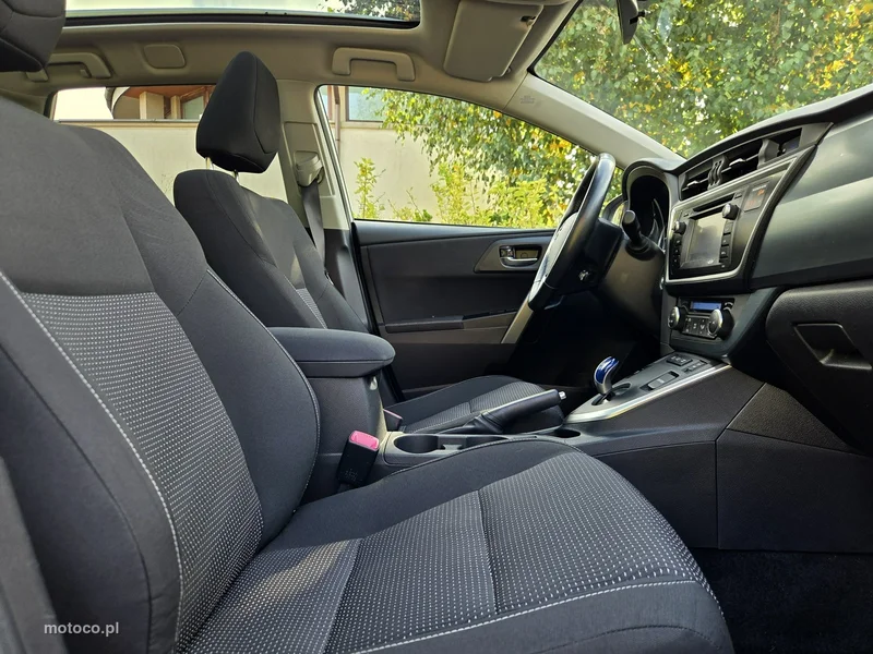 Toyota Auris E180 5