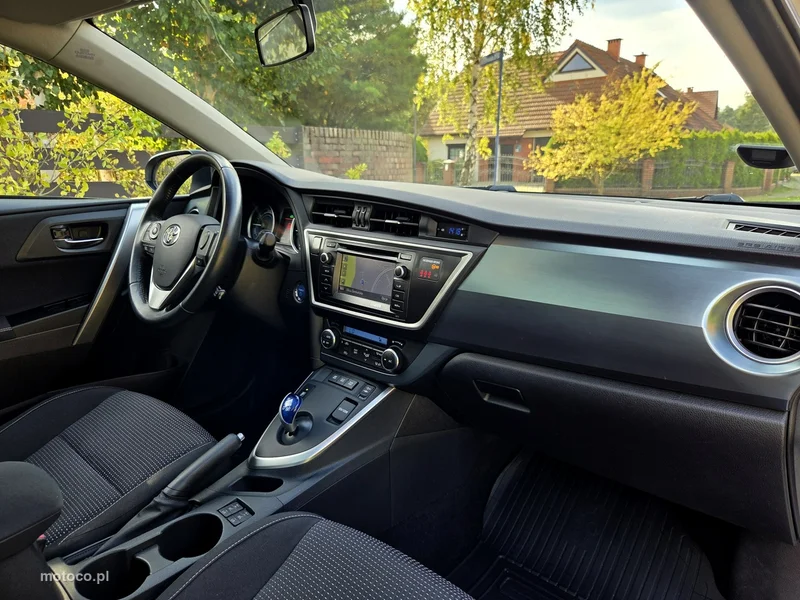 Toyota Auris E180 6