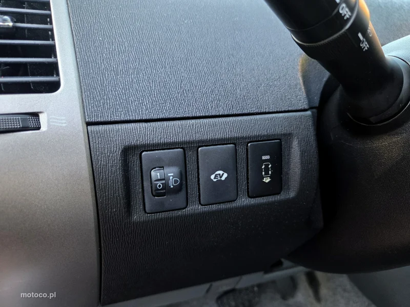 Toyota Prius+ XW20 18