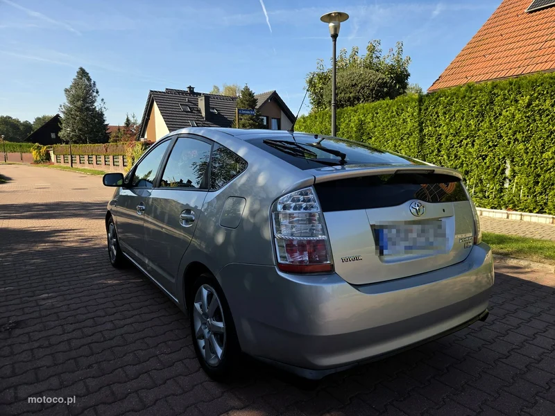 Toyota Prius+ XW20 4