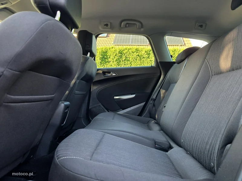 Opel Astra Sports Tourer 12