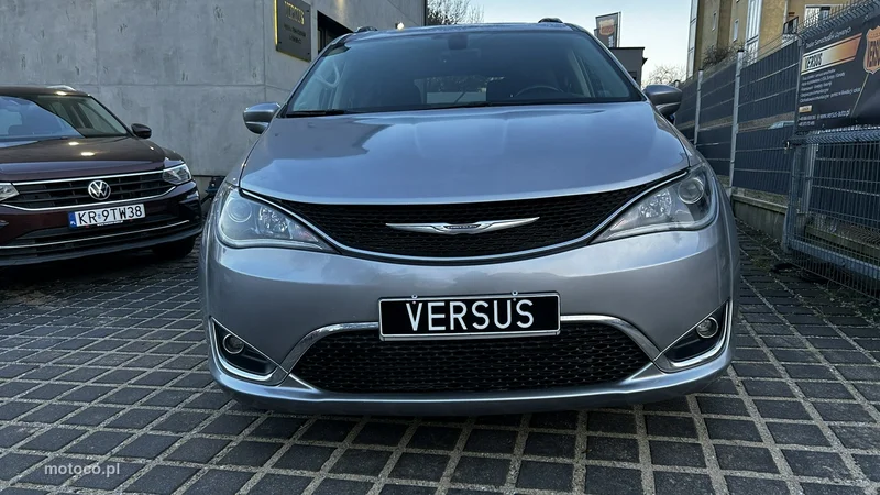 Chrysler Pacifica 2