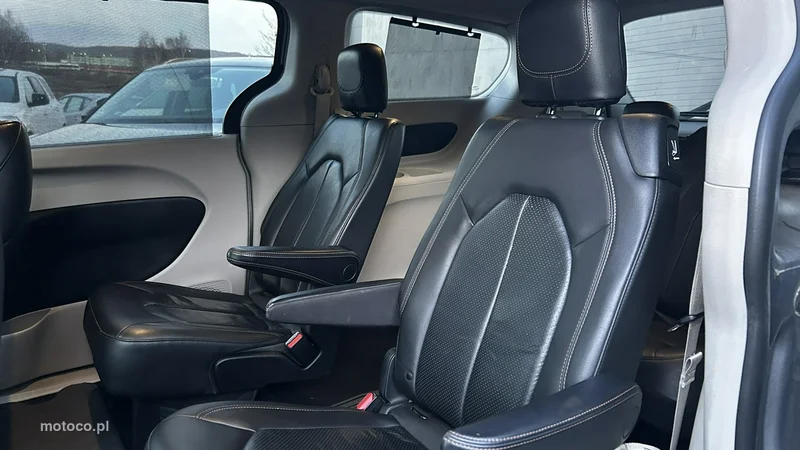 Chrysler Pacifica 19
