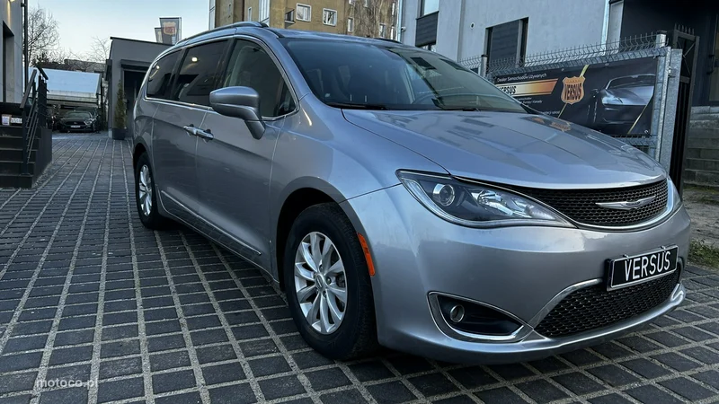 Chrysler Pacifica 3