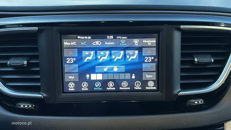 Chrysler Pacifica 21