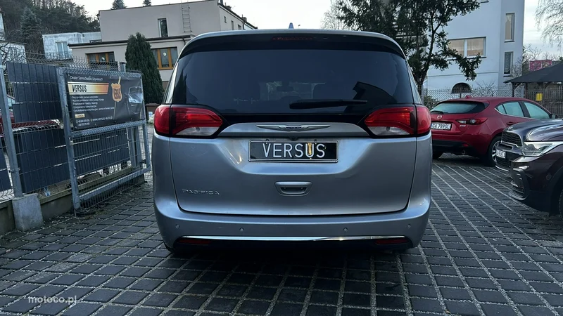 Chrysler Pacifica 5