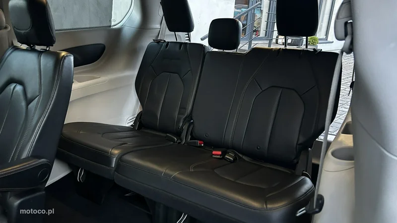 Chrysler Pacifica 10