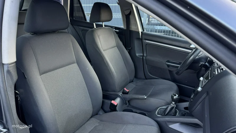 Volkswagen Golf V 8