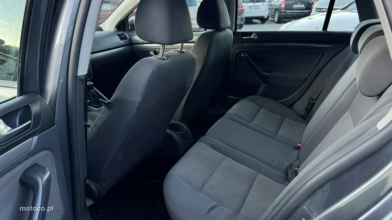 Volkswagen Golf V 9