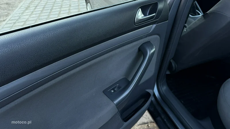 Volkswagen Golf V 10