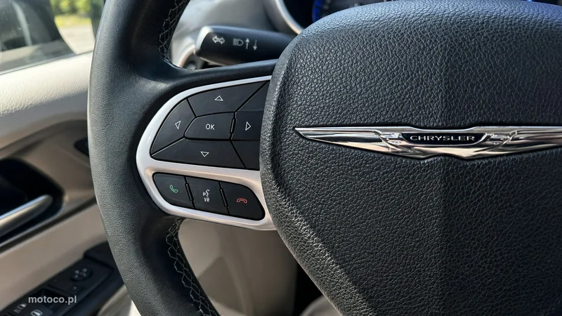 Chrysler Pacifica 12