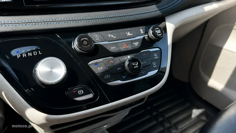 Chrysler Pacifica 14