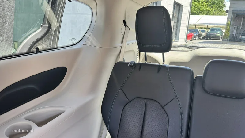 Chrysler Pacifica 19