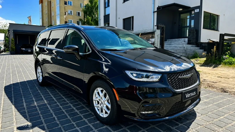 Chrysler Pacifica 3