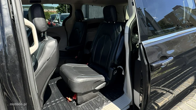 Chrysler Pacifica 25