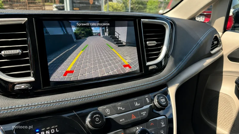 Chrysler Pacifica 32