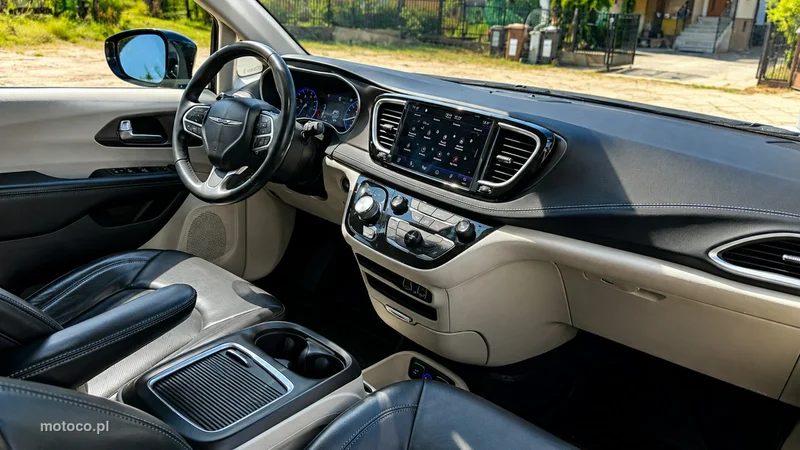 Chrysler Pacifica 35