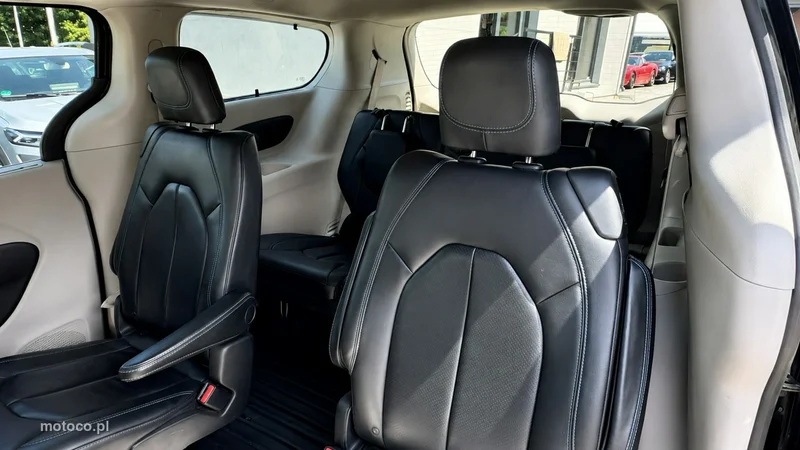 Chrysler Pacifica 8