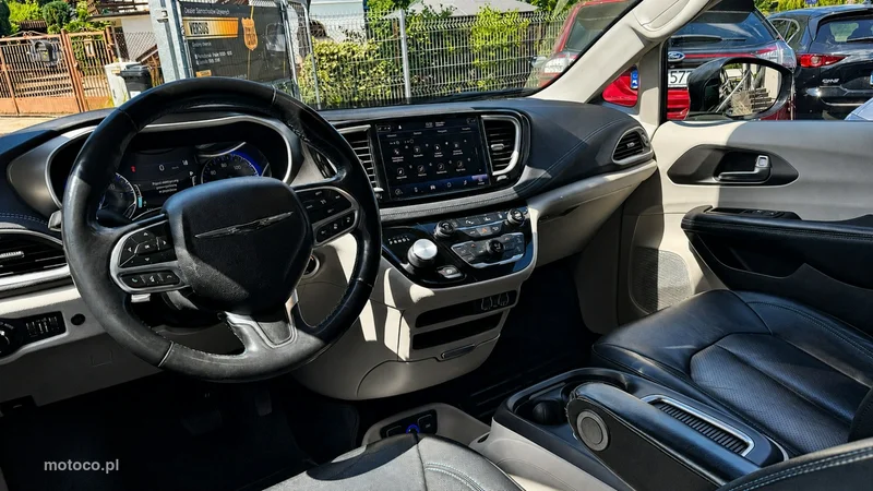 Chrysler Pacifica 9