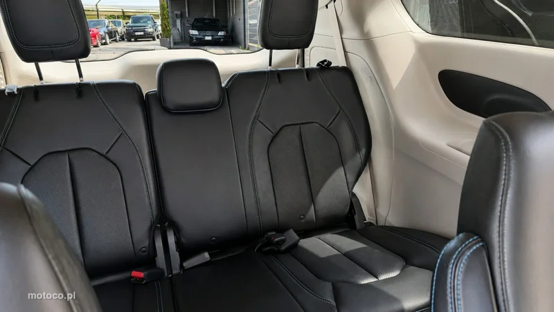 Chrysler Pacifica 10
