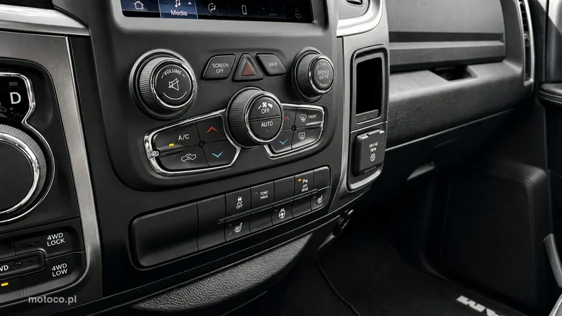 Dodge RAM 15
