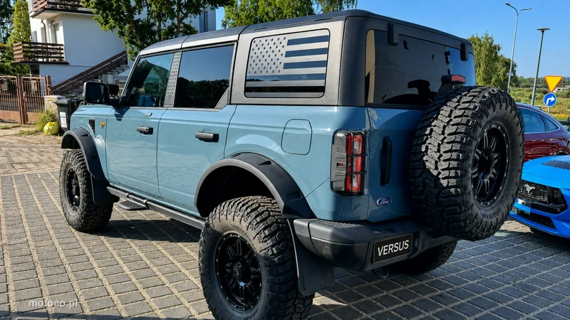 Ford Bronco 6