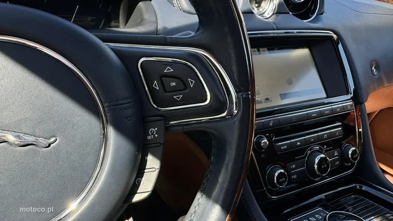 Jaguar XJ 16