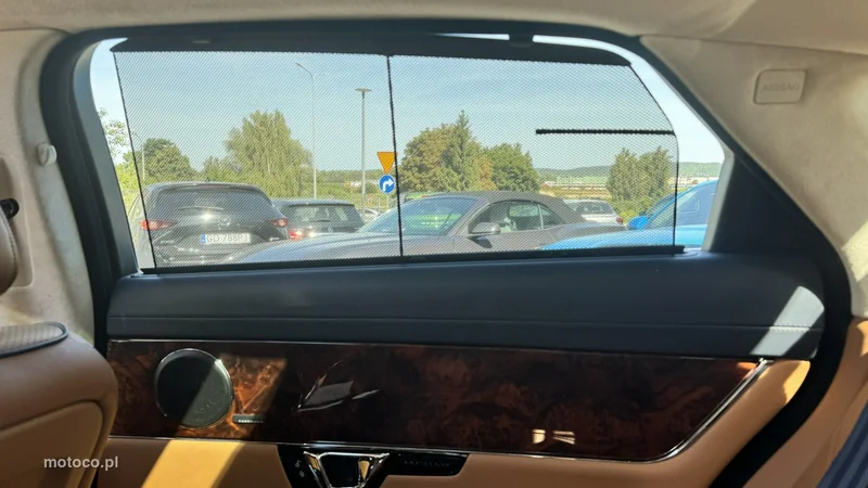 Jaguar XJ 27