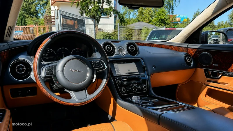 Jaguar XJ 32