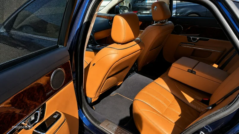 Jaguar XJ 8