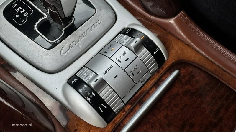 Porsche Cayenne 9PA Turbo 16