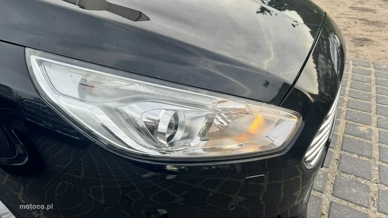 Ford S-Max II 12
