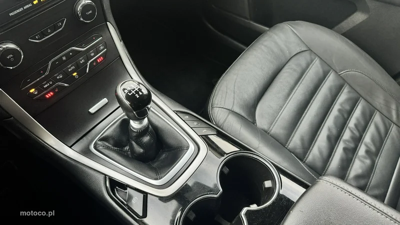 Ford S-Max II 22