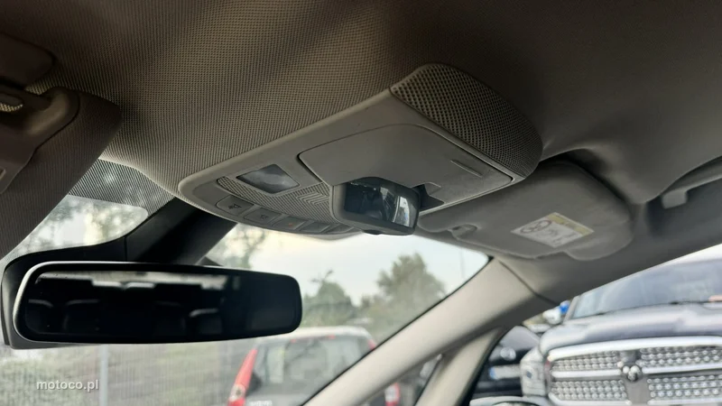 Ford S-Max II 26