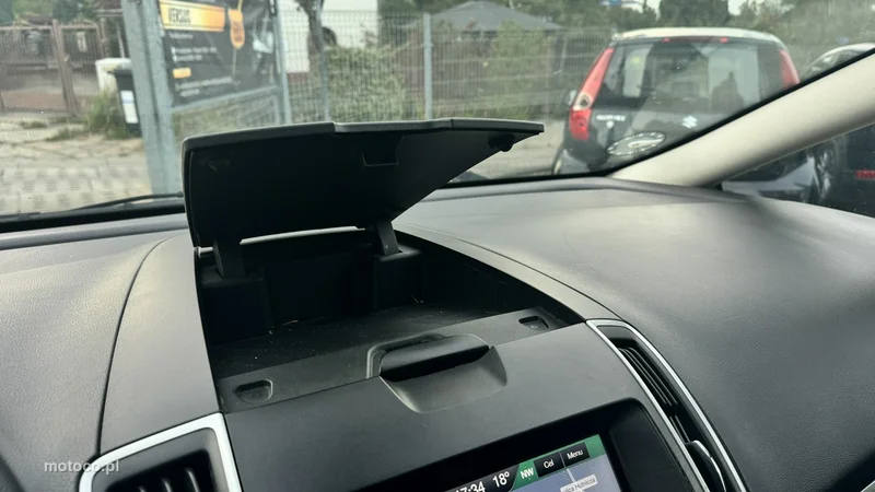 Ford S-Max II 28