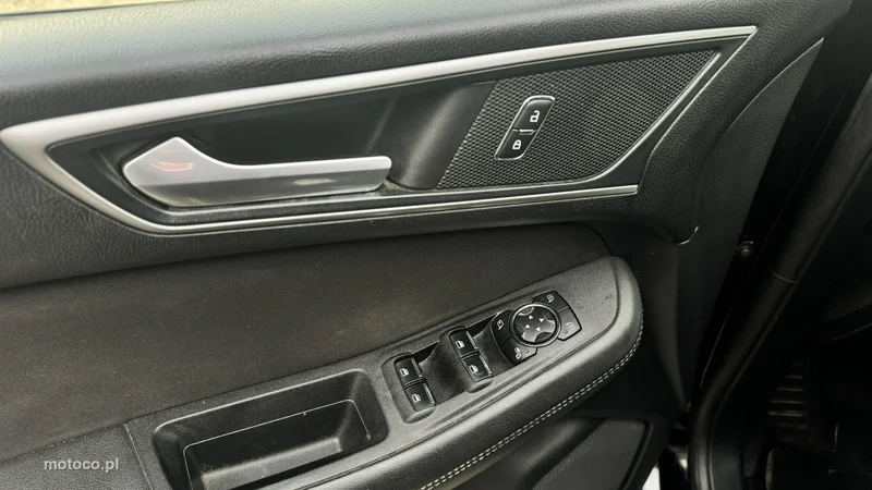 Ford S-Max II 31