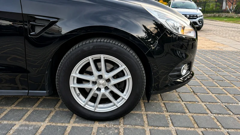 Ford S-Max II 37