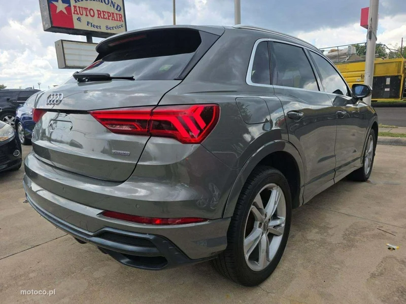 Audi Q3 F3 4